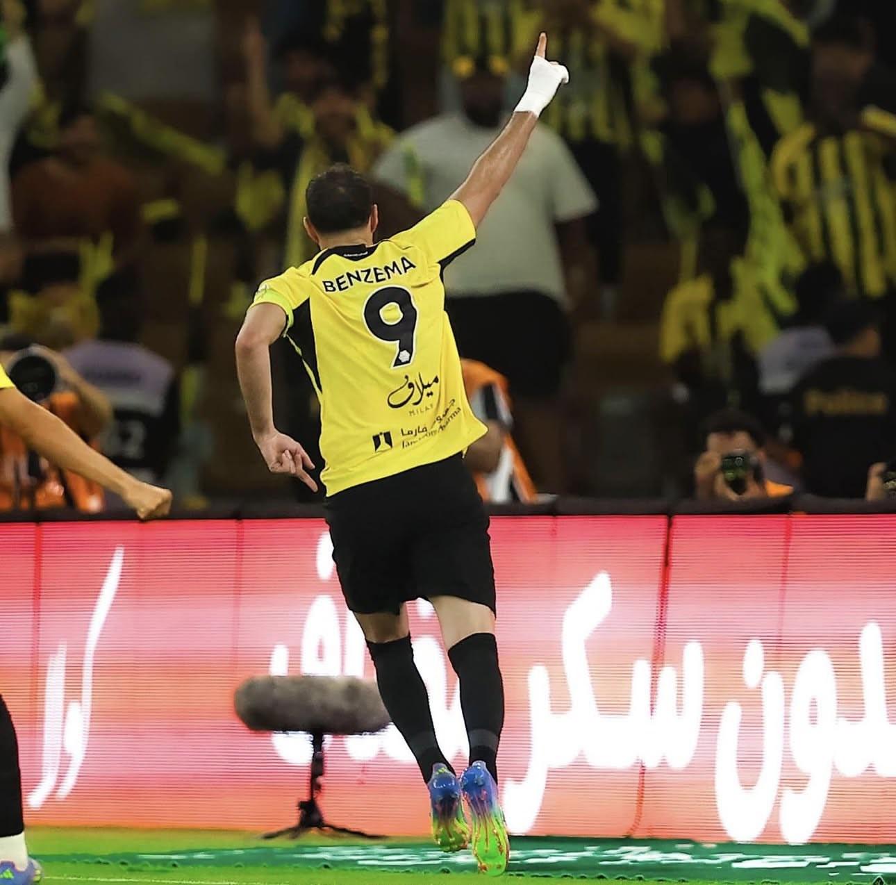 法国横扫巴萨,本泽马关键制胜的简单介绍 法国横扫巴萨,本泽马关键制胜的简单介绍