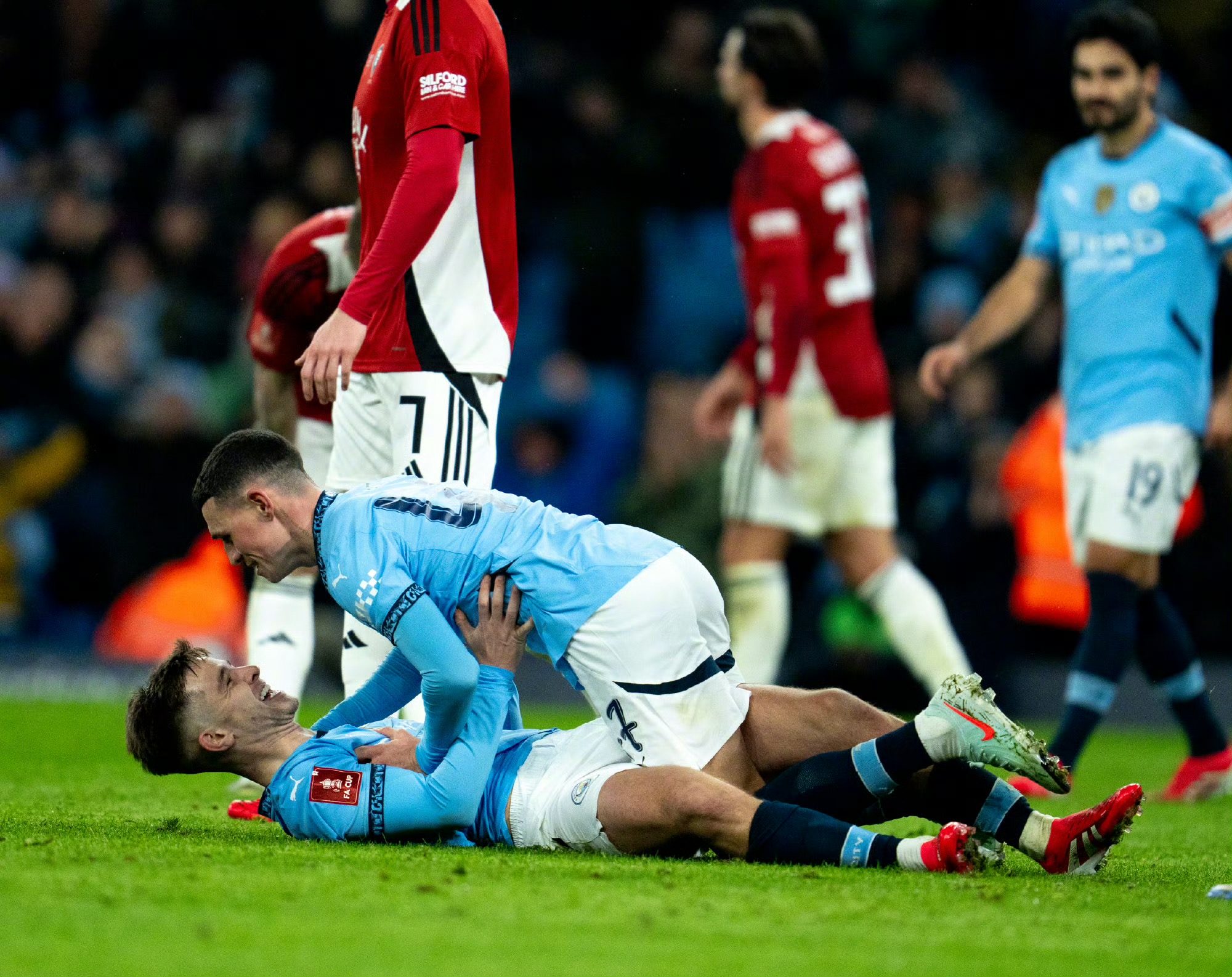 包含曼城在比赛中大获全胜,成功晋级下一轮淘汰赛的词条 包含曼城在比赛中大获全胜,成功晋级下一轮淘汰赛的词条