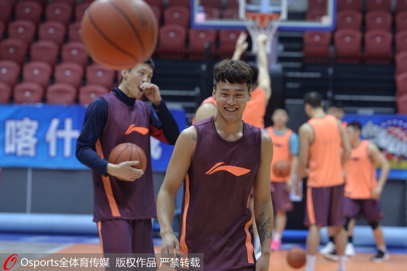 湖北男篮士气高涨,备战八强对阵的简单介绍 湖北男篮士气高涨,备战八强对阵的简单介绍