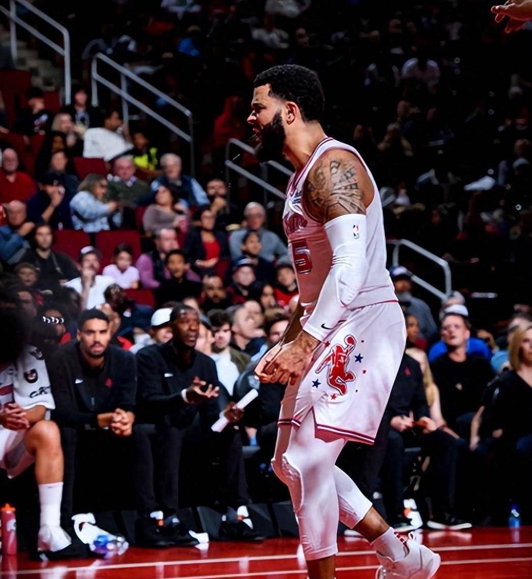 米兰体育app入口-球队主力受伤，关键时刻备援球员挺身而出的简单介绍