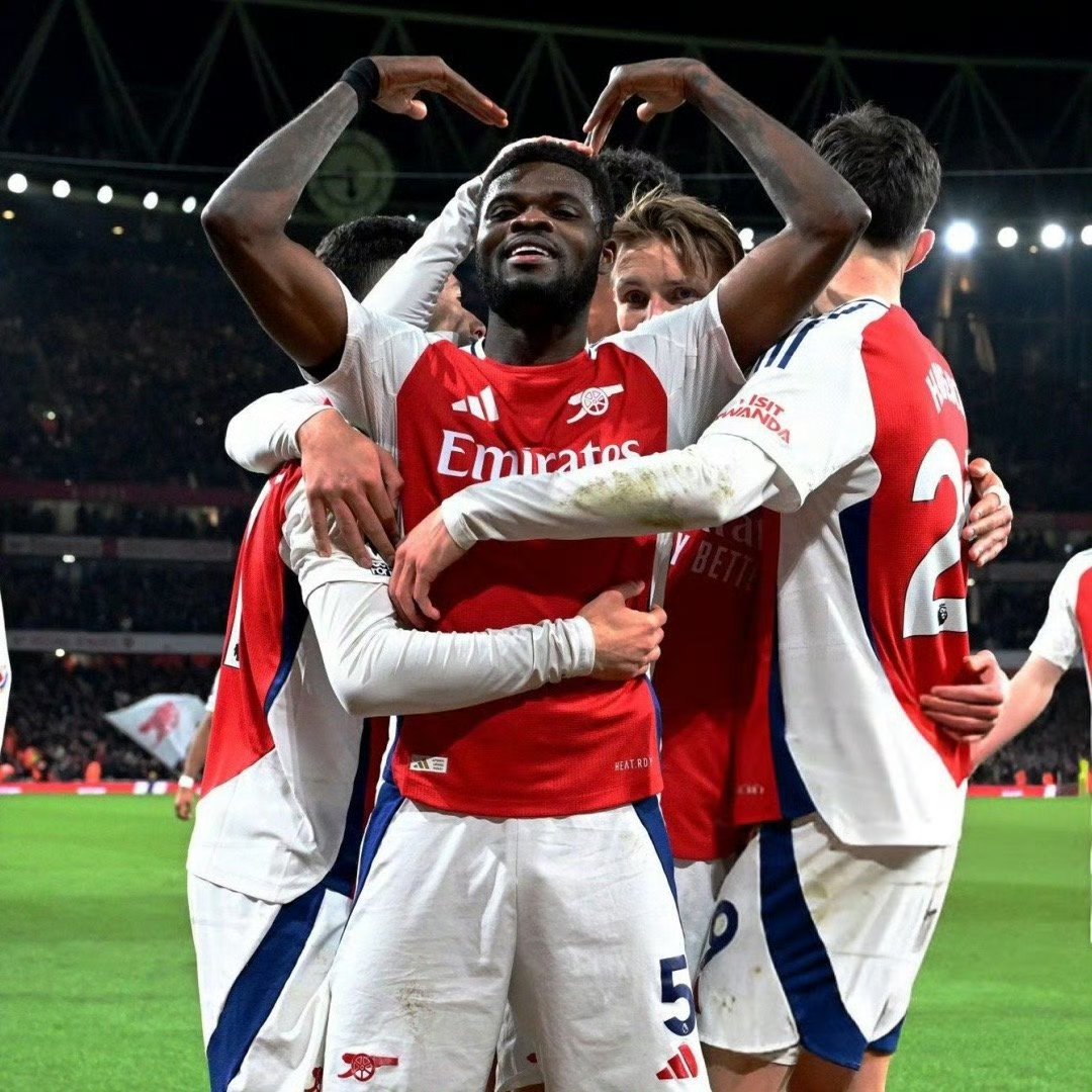 包含阿森纳追平对手，尽显拼搏精神的词条