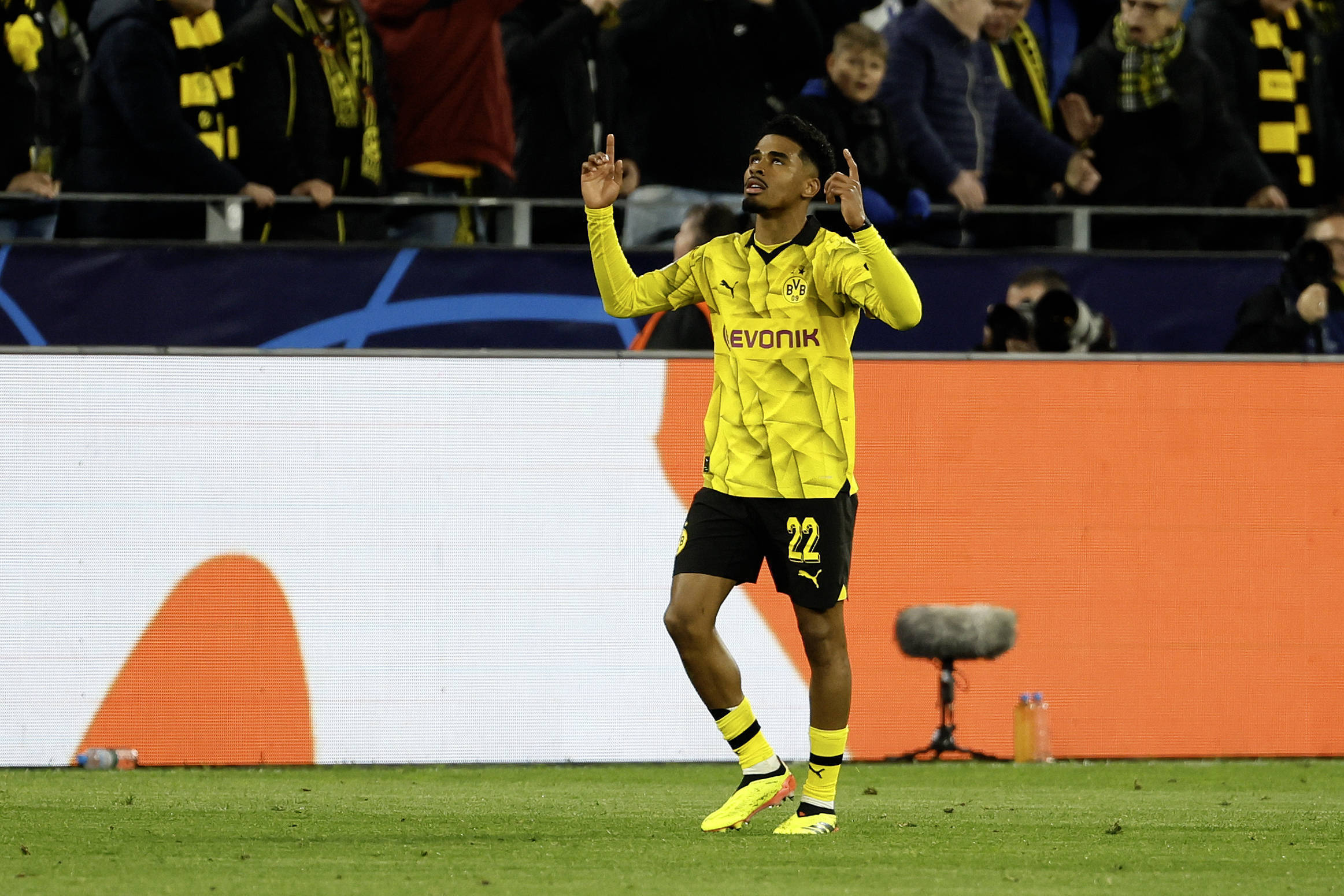 多特蒙德客场战胜对手，稳居前四的简单介绍