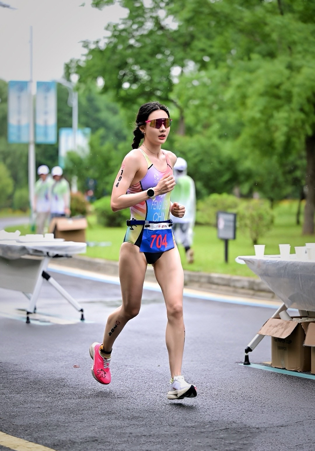 全力以赴！铁人三项选手全面发威