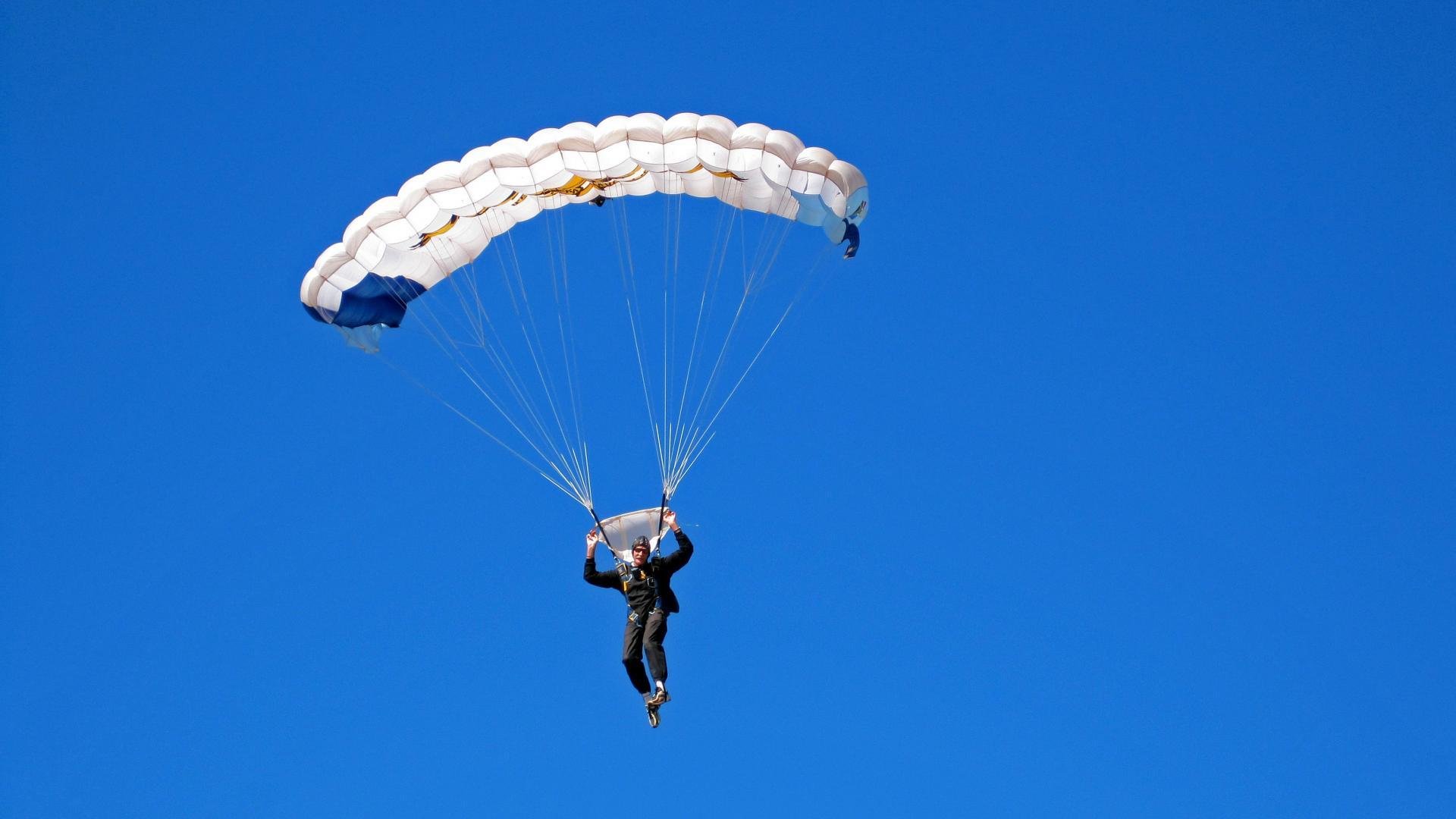 当凯恩戴上总冠军戒指，一个非篮球巨星如何定义了NBA季后赛的终极价值