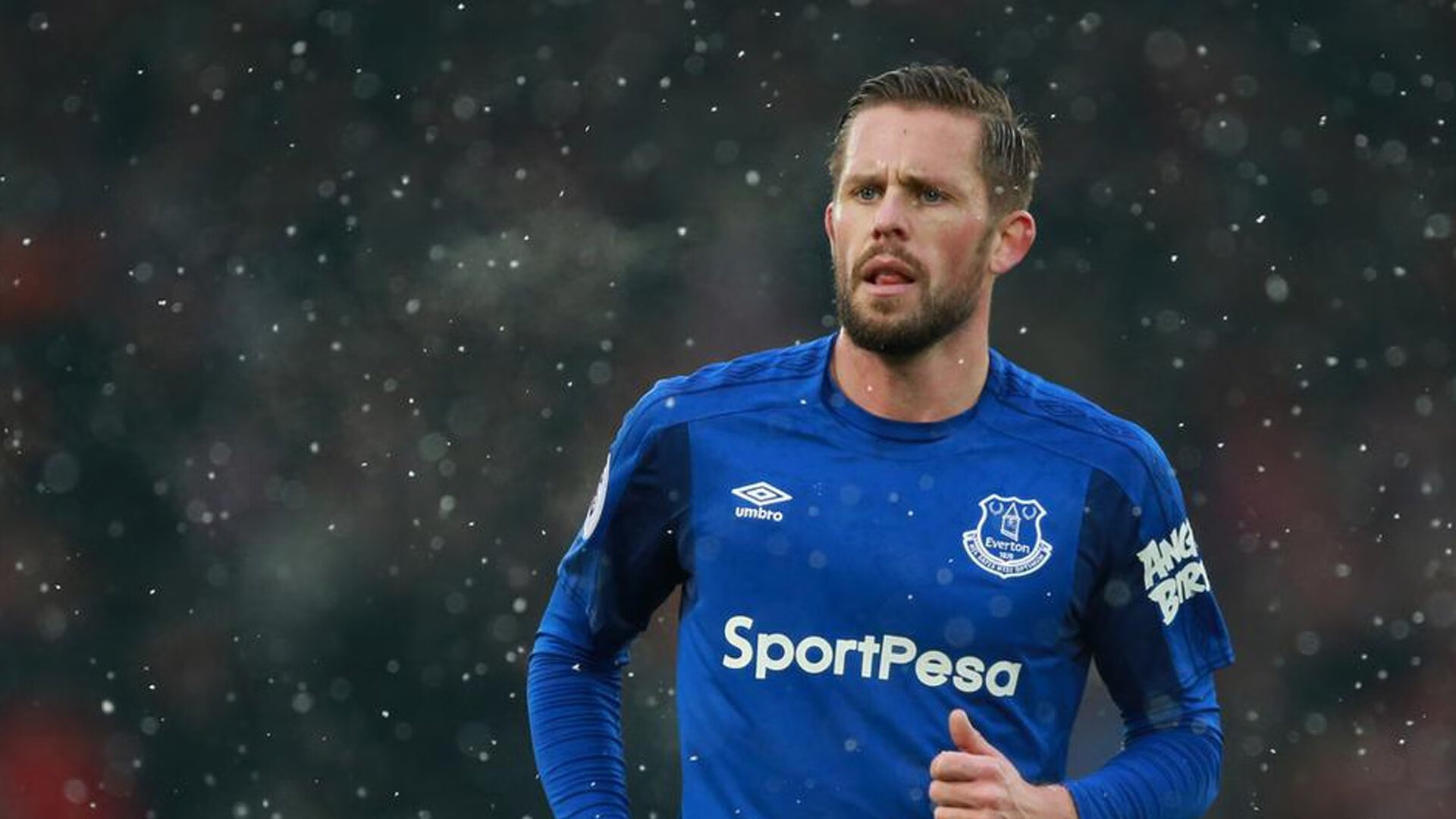 绝杀时刻，红牛车队战术制胜，周冠宇统治级表现点燃赛场